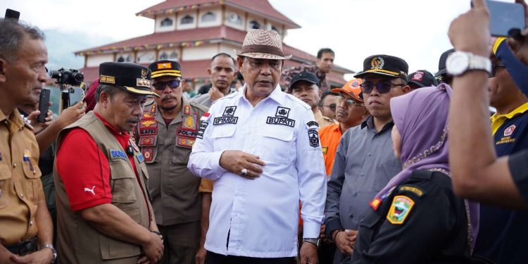 Peduli Bencana Agam, Bupati Solok Pimpin Aksi Sosial Kirimkan Bantuan ke Lokasi Bencana
