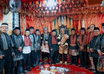 Bupati Solok Hadiri Batagak Gala Penghulu Adat Pasukuan Limo Panjang di Nagari Sulit Air