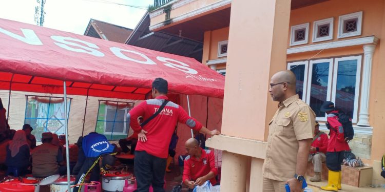 Peduli Sesama, Pemkab. Solok Dirikan Dapur Umum di Lokasi Bencana Bukik Batabuah Kab. Agam