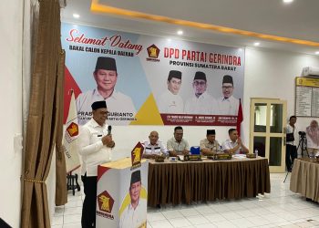 Dapat Dukungan Penuh Prabowo Subianto, Epyardi Asda Serahkan Formulir Pendaftaran ke Gerindra Sumbar