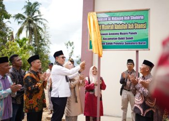 Resmikan Masjid Munirah Abdullah Assyamsi, Masyarakat Do’akan Epyardi Asda Jadi Gubernur Sumbar