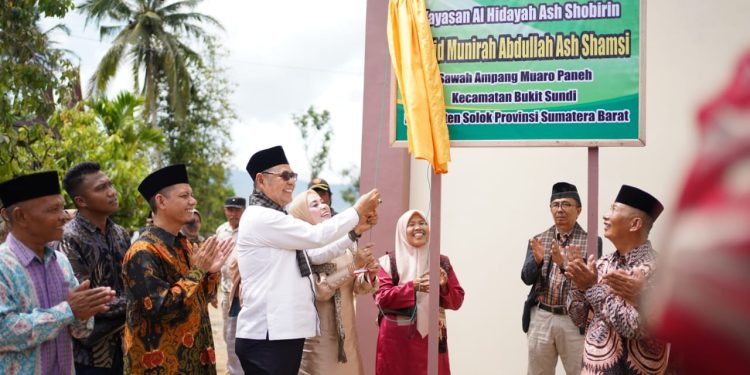 Resmikan Masjid Munirah Abdullah Assyamsi, Masyarakat Do’akan Epyardi Asda Jadi Gubernur Sumbar