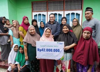 Ahli Waris Jhon Fitri Menerima Santunan BPJS Ketenagakerjaan Sebesar RP 42 Juta yang Merupakan Progul Pemkab Tanah Datar