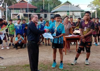 SMPN 5 Lintau Buo Juara I Turnamen Bola Volly SMKN 2 Batusangkar