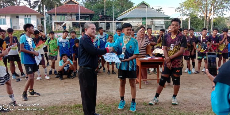 SMPN 5 Lintau Buo Juara I Turnamen Bola Volly SMKN 2 Batusangkar