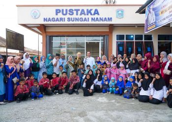 Bunda Literasi Kab. Solok, Emiko Epyardi Asda Melaunching Pustaka Nagari Sungai Nanam