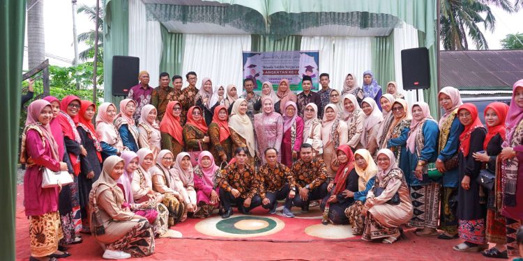 Bupati Solok Diwakili Kepala Dinas Pendidikan Hadiri Wisuda Tahfizd Angkatan 1 Gugus 1 dari 9 SD Negeri se-Kec. Gunung Talang