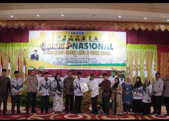 Mantan Kadisdikbud dan Wali Nagari Situjuah Batua, Dapat Penghargaan PGRI Limapuluh Kota