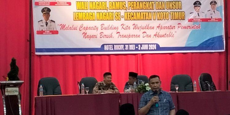Bupati Solok Epyardi Berbagi Pengalaman dengan Perangkat Nagari Padang Pariaman