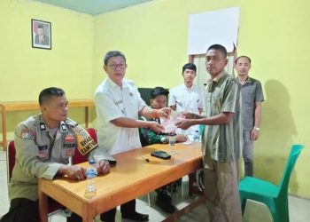 Pemdes Tuapeijat kembali Serahkan BLT DD Kepada 45 KPM