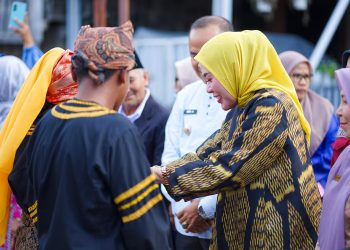 Ketua Umum FORIKAN Kab. Solok Bagikan Olahan Hasil Perikanan untuk Masyarakat Alahan Panjang dan Sungai Nanam