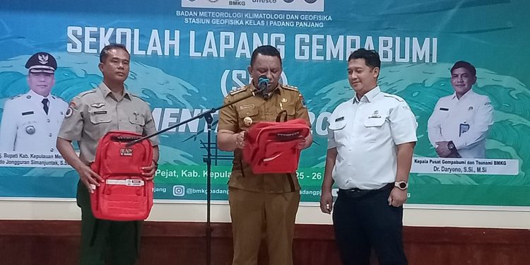 BPBD Mentawai Bekerjasama dengan BMKG Padang Panjang Menggelar Sekolah Lapangan Gempa Bumi Tsunami Ready Community