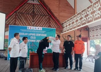 Sekda Mentawai Secara Resmi Tutup Kegiatan Sekolah Lapang Gempa Bumi Tsunami Ready Community