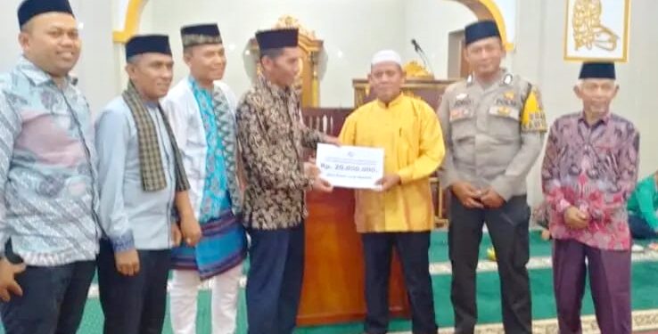 TSR VII Limapuluh Kota Bantu Masjid Atoyyibah Jorong Pakan Rabaa Sebesar Rp 20 Juta
