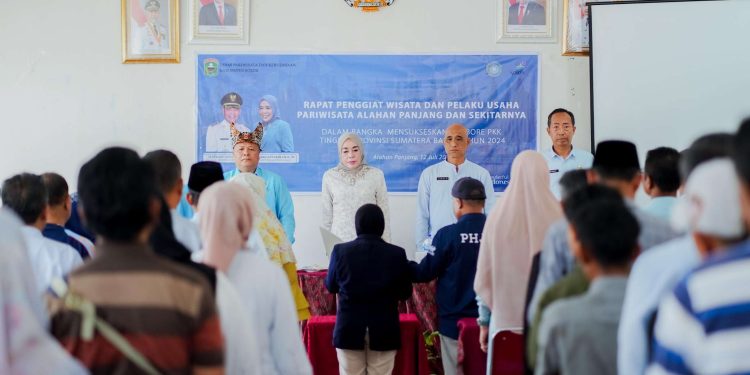 Ketua TP-PKK Kab. Solok Hadiri Rapat Penggiat Wisata dan Pelaku Usaha Pariwisata Alahan Panjang dan Sekitarnya