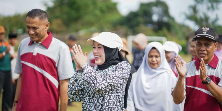 Emiko Epyardi Asda Hadiri Kegiatan Family Gathering Pemerintah Kecamatan dan Pemerintah Nagari Kecamatan X Koto Diatas