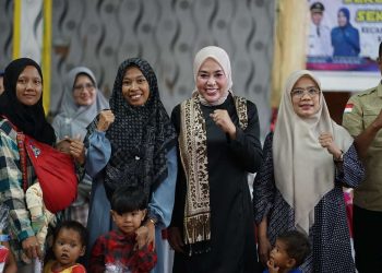 Emiko Epyardi Asda Hadiri Launching Sekolah Lansia dan Pemberian Makanan Tambahan (PMT) Bagi Balita Resiko Stunting di Nagari Sulit Air
