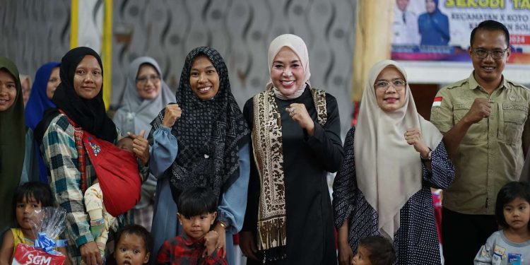 Emiko Epyardi Asda Hadiri Launching Sekolah Lansia dan Pemberian Makanan Tambahan (PMT) Bagi Balita Resiko Stunting di Nagari Sulit Air