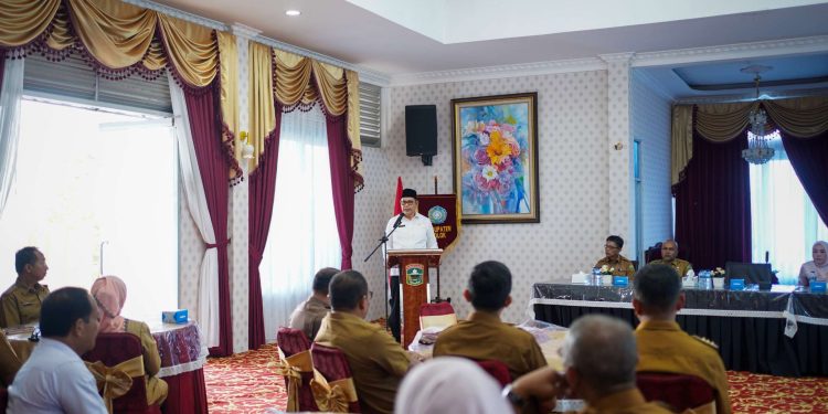 Bupati Epyardi Asda Lepas Kontingen Kab. Solok Pada Jambore Kader PKK Tingkat Provinsi Sumatera Barat Tahun 2024