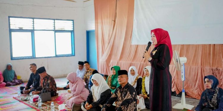 Bundo Emiko Temu Ramah Bersama Keluarga Penerima Manfaat (KPM) PKH (Program Keluarga Harapan) Kec. Payung Sekaki