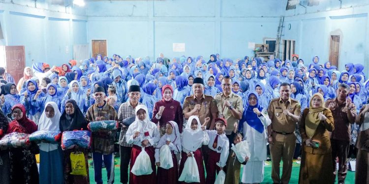 Bupati Solok Diwakili Kadis Dukcapil bersama Ketua TP-PKK Hadiri Kegiatan Orientasi Keterampilan Dasar Kader Posyandu di Nagari Salayo Tanang Bukik Sileh