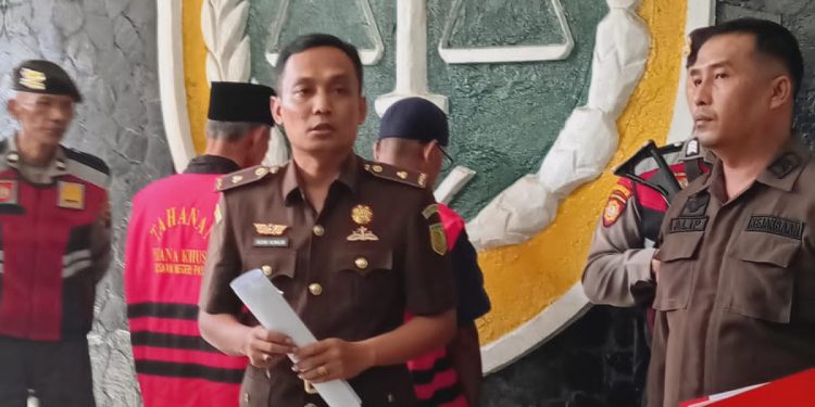 Kajari Pasaman Tahan Dua Tersangka Korupsi Dana Desa