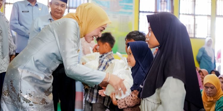 Emiko Epyardi Asda Bersilaturahmi dengan Kader dan Lembaga Adat Nagari Sariak Alahan Tigo