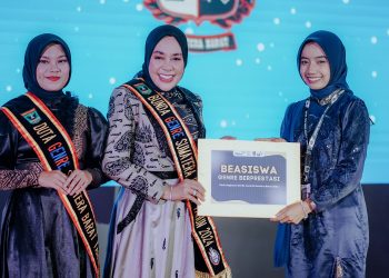 Bupati dan Ketua TP-PKK Kab. Solok Raih Penghargaan Ayah dan Bunda GenRe Pengayom dari BKKBN Perwakilan Sumbar Tahun 2024