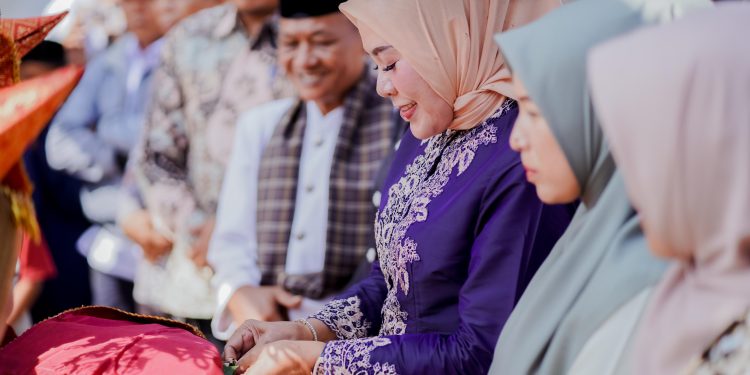 Bupati dan Ketua TP-PKK Kab. Solok Hadiri Acara Khatam Al-Quran di Nagari Tanjung Alai