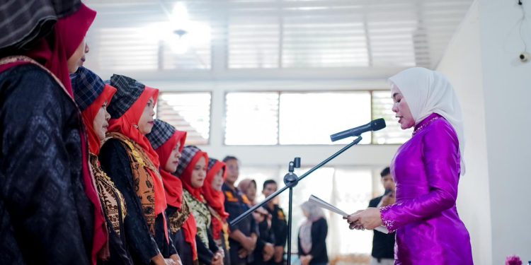 Emiko Epyardi Asda Kukuhkan Pengurus Bundo Kanduang Kecamatan IX Koto Sungai Lasi Periode 2024-2029