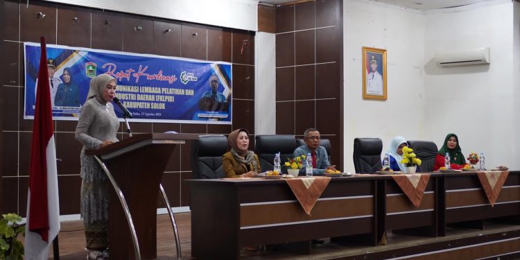 Ketua TP-PKK Kab. Solok Hadiri Rakor Forum Komunikasi Lembaga Pelatihan dan Industri Daerah (FKLPID)