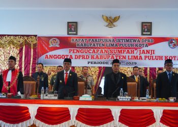 35 Anggota DPRD Lima Puluh Kota Periode 2024-2029 Dilantik. Bupati Safaruddin: Mari Melangkah Bersama Wujudkan Janji-Janji Mencapai Kesejahteraan Rakyat Lima Puluh Kota