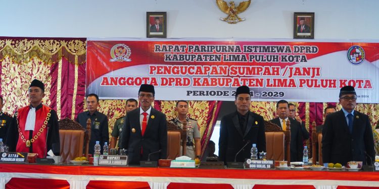 35 Anggota DPRD Lima Puluh Kota Periode 2024-2029 Dilantik. Bupati Safaruddin: Mari Melangkah Bersama Wujudkan Janji-Janji Mencapai Kesejahteraan Rakyat Lima Puluh Kota