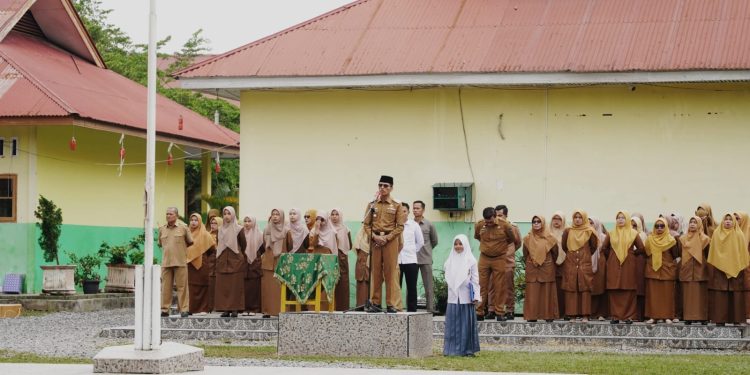 Jadi Inspektur Upacara di SMA 1 Harau, Bupati Minta Siswa Miliki Tiga Kecerdasan Jaga Budaya Alam Minang Kabau