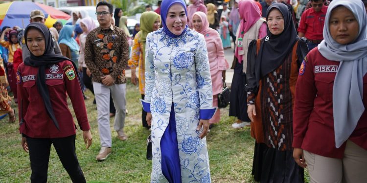 Ketua TP PKK Kabupaten Solok Hadiri Penutupan Kompetisi Tani Se-Kecamatan X Koto Singkarak