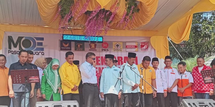 Ribuan Warga Antar Mara Ondak – Desrizal Mendaftar ke KPU Pasaman