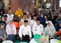 Gubernur Sumbar Menyerahkan Sebanyak 650 Paket Sembako untuk Masyarakat Tanah Datar Yang Terdampak Banjir Bandang dan Longsor