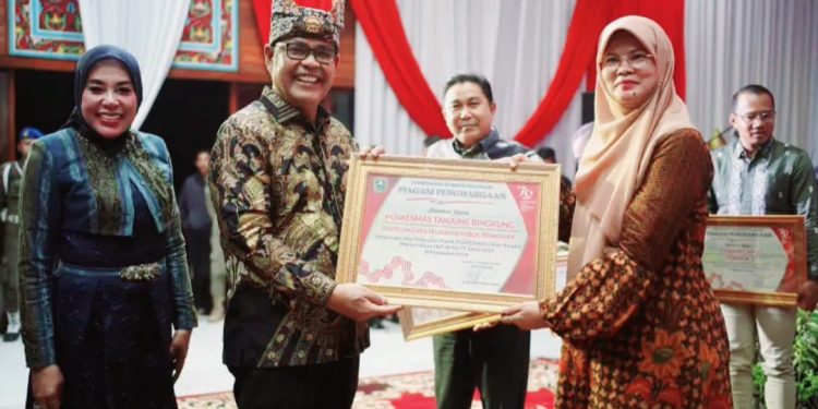 Dulu di ‘Trigger’, Sekarang Epyardi Asda Kasih Hadiah 10 Juta Untuk Puskesmas Tanjung Bingkung
