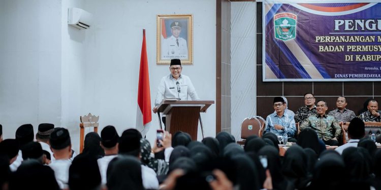 Bupati Epyardi Asda Kukuhkan Perpanjangan Masa Keanggotaan Badan Permusyawaratan Nagari ( BPN ) di Kabupaten Solok