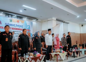Bupati Epyardi Asda Secara Simbolis Serahkan Bantuan Bagi Pelaku UMKM/IKM Se-Kab.