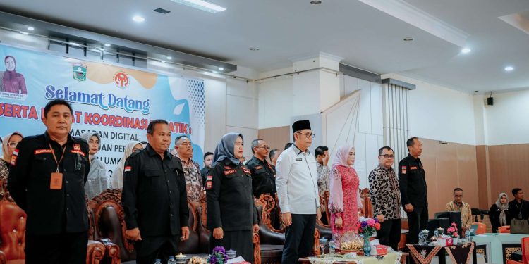 Bupati Epyardi Asda Secara Simbolis Serahkan Bantuan Bagi Pelaku UMKM/IKM Se-Kab.