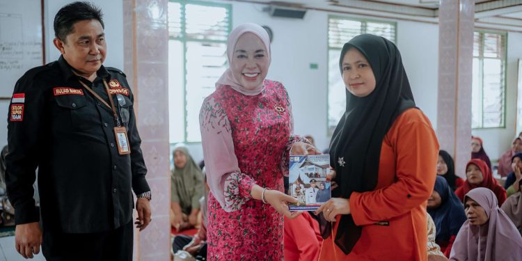 Emiko Epyardi Asda Hadiri Temu Ramah dengan Keluarga PKH di Jorong Guak Dama