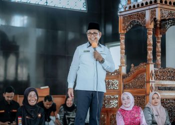 Bupati Solok Bersama Ketua TP-PKK Hadiri Penyerahan Insentif Kader Posyandu, Kader KB dan BLT DD Triwulan III Tahun Anggaran 2024 di Kecamatan Kubung