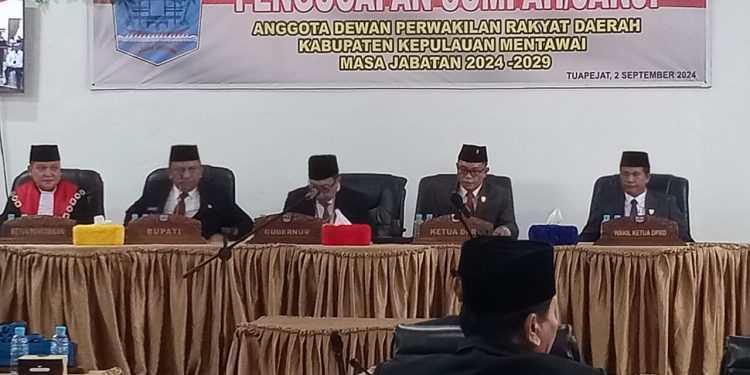 PJ Bupati Mentawai Hadiri Pelantikan 20 Anggota DPRD Mentawai