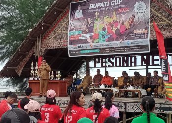 Sekda Mentawai Buka Turnamem Bupati Cup 2024, Pertandingan Voly dan Takraw