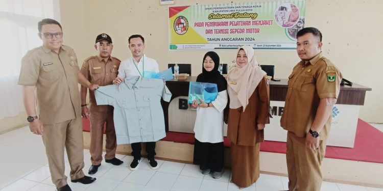Buka Pelatihan Menjahit dan Teknisi Sepeda Motor, Kadis Disperinaker Lima Puluh Kota Harap Akan Muncul Wirausaha Baru