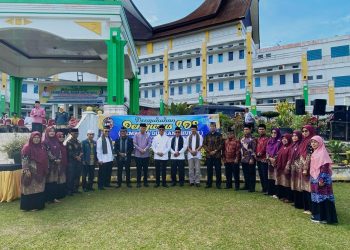 Diikuti Ribuan Santri MDTA, Bupati Safaruddin Pimpin Apel Akbar 1 Muharram 1446 H