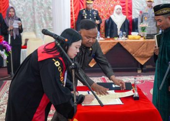 Pjs Bupati Solok Hadiri Rapat Paripurna Dalam Rangka Pengucapan Sumpah/Janji Wakil DPRD Kab. Solok Masa Jabatan 2024-2029