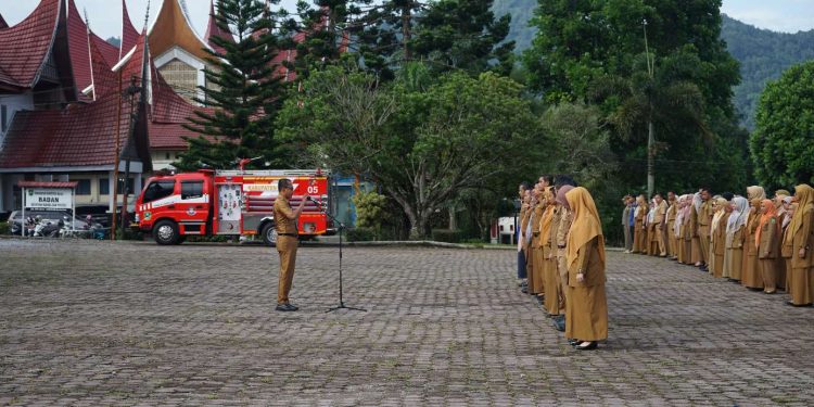 Ricky Carnova, S.STP, M,Si Menjadi Pembina Apel Pagi Lingkup Pemerintahan Kabupaten Solok