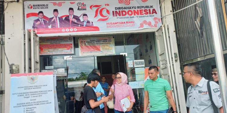 Diduga Paslon 02 Kampanye Gunakan Fasilitas Negara, Tim Hukum NC-LM Lapor ke Bawaslu Kota Solok